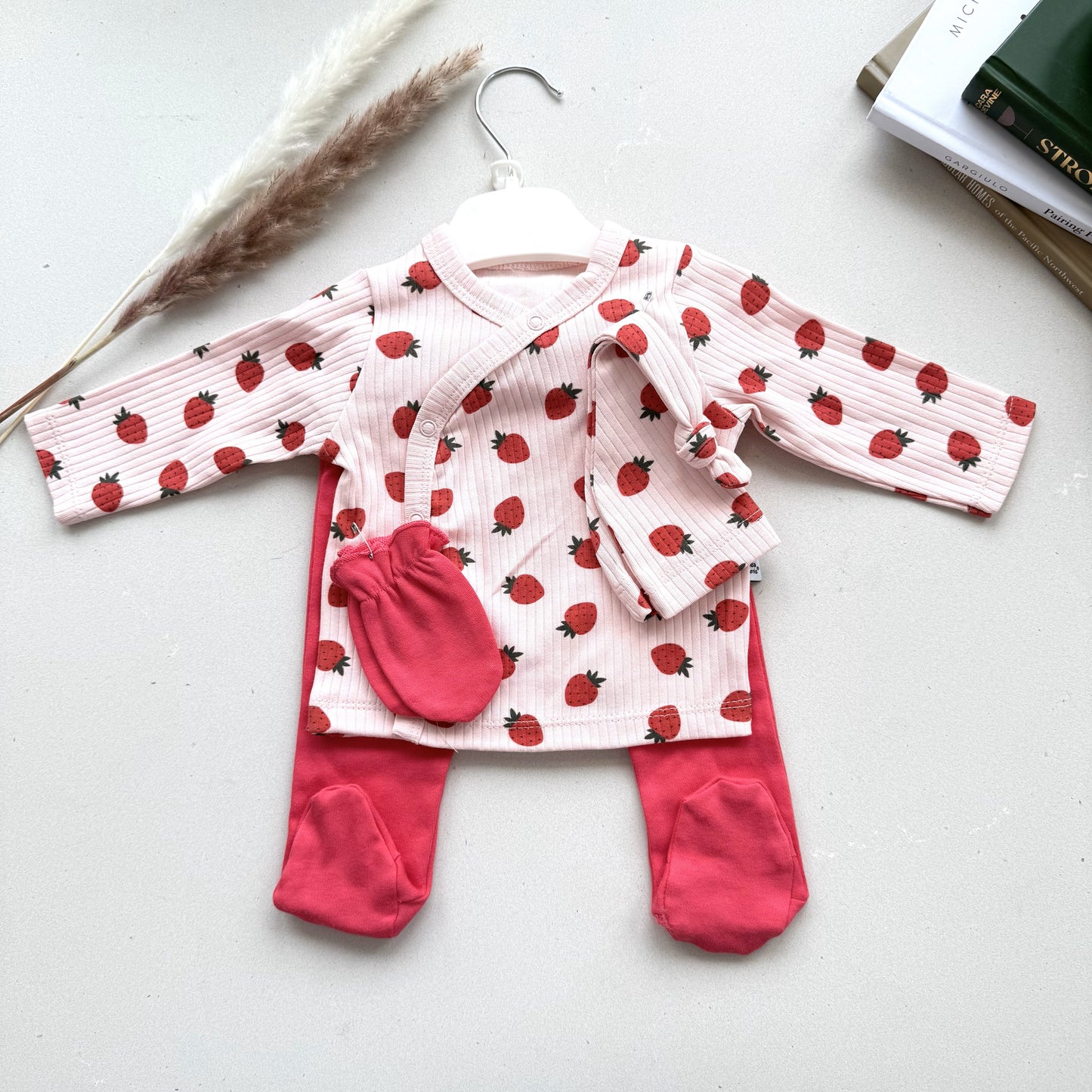 Strawberry Pattern Light Pink-Fuchsia 5-Piece Newborn Baby Girl Hospital Coming Home Set